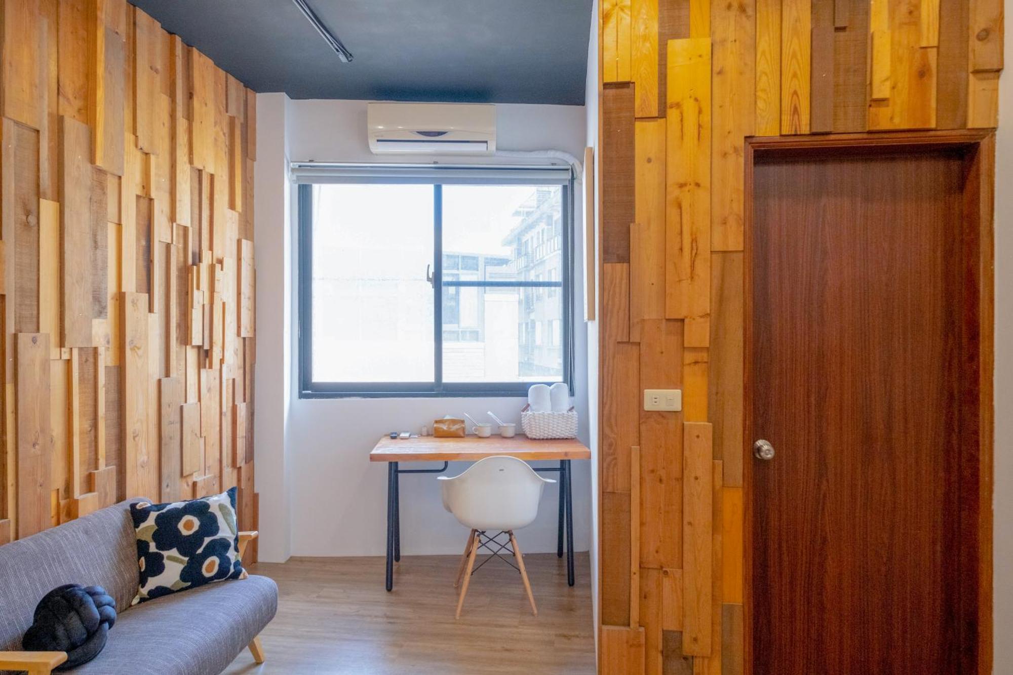 Re+Wood Guesthouse Tainan Exterior foto